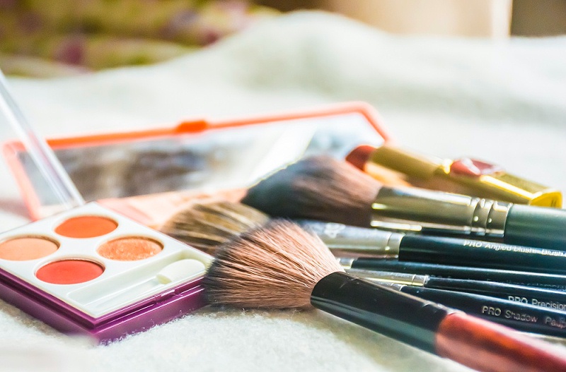 千庫(kù)網(wǎng)_化妝品化妝刷產(chǎn)品美妝攝影圖_攝影圖編號(hào)71183